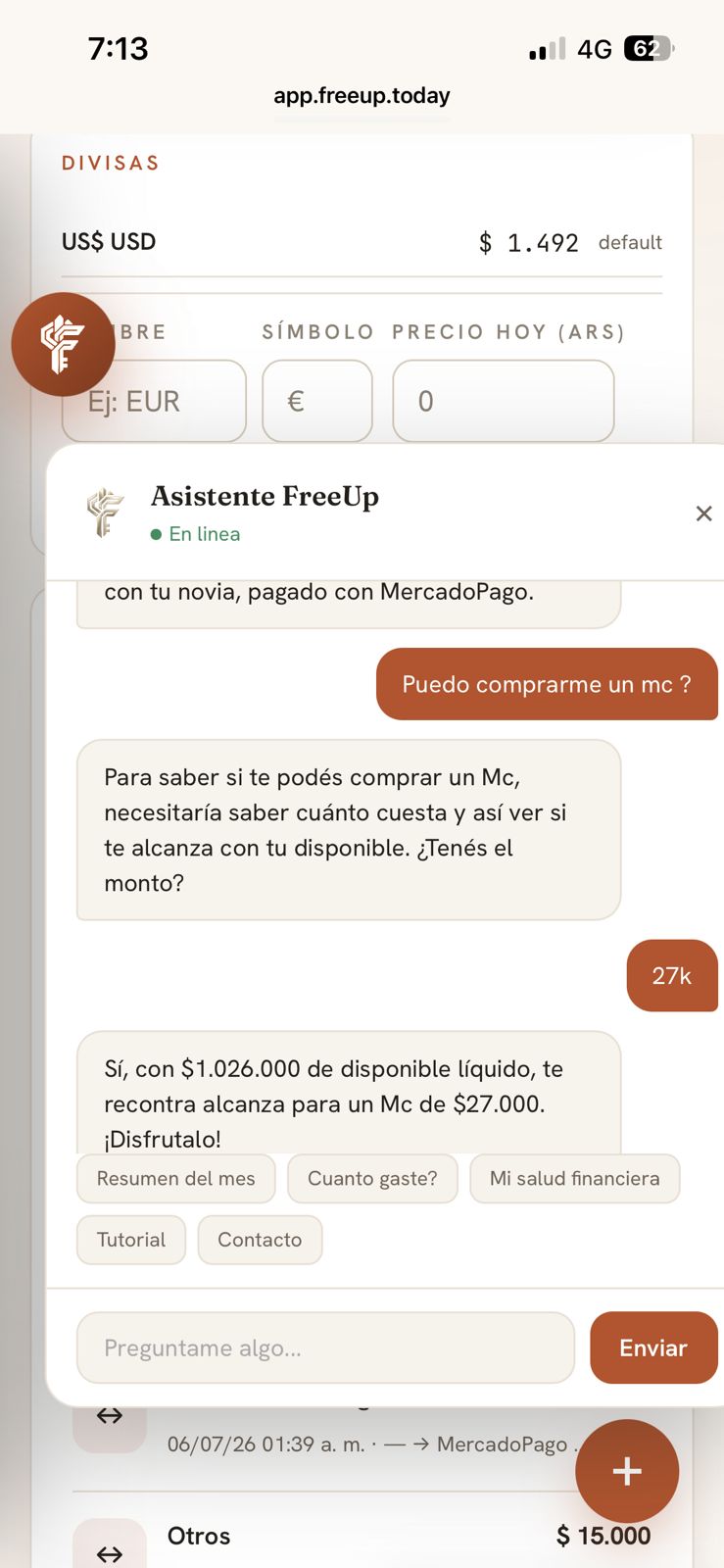 Asistente de FreeUp con IA respondiendo si te alcanza para una compra según tu dinero disponible